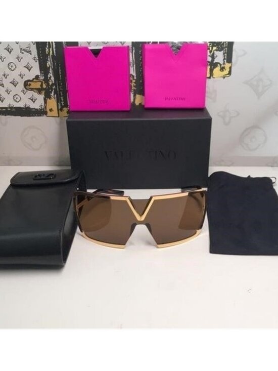 New Authentic Valentino V-Romask Oversized Sunglasses – Light Gold Titanium, Uni main image 10